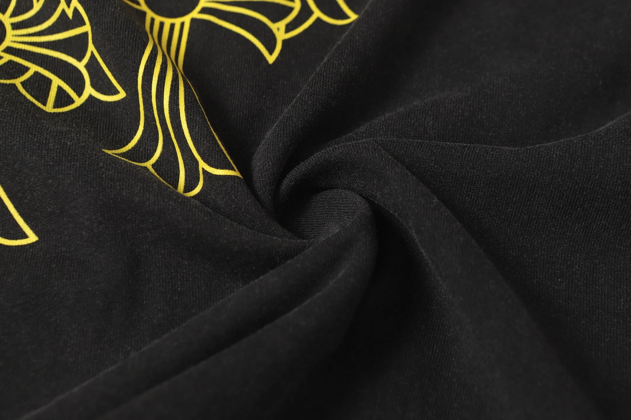 🅿️180 Chrome hearte/Chrome heart ch 25ss early spring new Sanskrit logo washed T-shirt short sleeves. A must-have item for daily commuting for men and women in light luxury. The correct version is welcome to compare. Detailed features ·280g 100% cotton double yarn jersey fabric ·Special thickened 32 pieces of double-strand 1x1 thread in the same vat ·Double-needle cross-stitch technology ·Original main mark washed hangtag COLOUR: Washed black SIZE：xs-l
